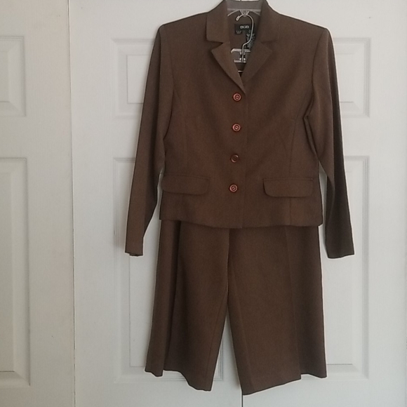 Wide Leg Pants Suit (8) - Picture 1 of 7